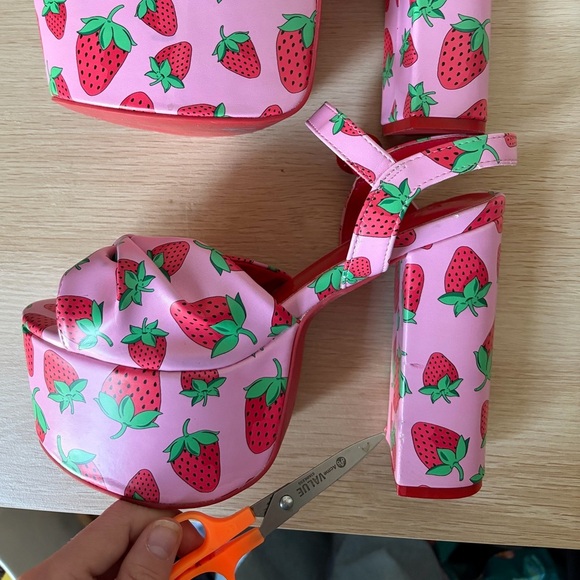 Sugar Thrillz x Dolls Kill Strawberry Fields Platform Pumps Pink 8 - Picture 7 of 15